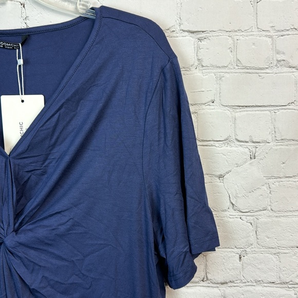 BloomChic Navy Short Sleeve Twist Front Top Plus Size 2X - Picture 3 of 6